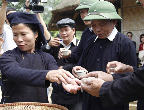 Lễ đặt gánh của đồng bào Sán Chay ảnh 2