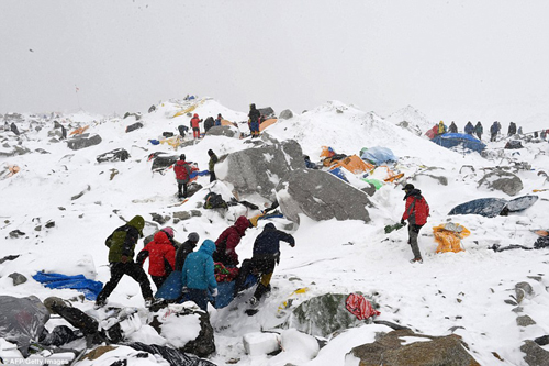 Kinh hoàng cảnh lở tuyết do động đất Nepal ảnh 1