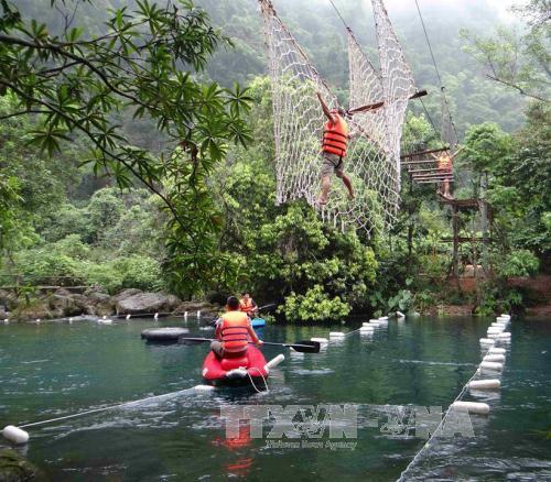 Nghỉ lễ kéo dài, du lịch quá tải ảnh 1