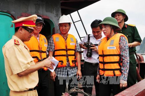 Hành khách và thủy thủ an toàn trong vụ va chạm tàu trên Vịnh Hạ Long ảnh 2
