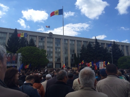 Moldova: Biểu tình phản đối ngân hàng để thất thoát 1 tỉ USD ảnh 1