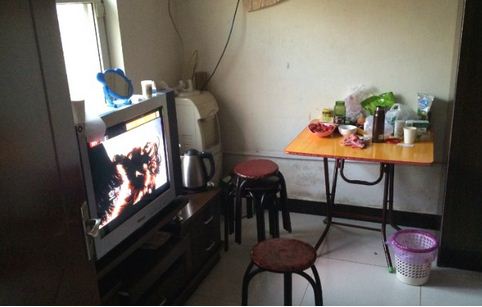 Bên trong ‘khách sạn ung thư’ tồi tàn ở Trung Quốc ảnh 3