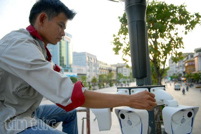 Camera an ninh trên quảng trường đi bộ Nguyễn Huệ ảnh 4