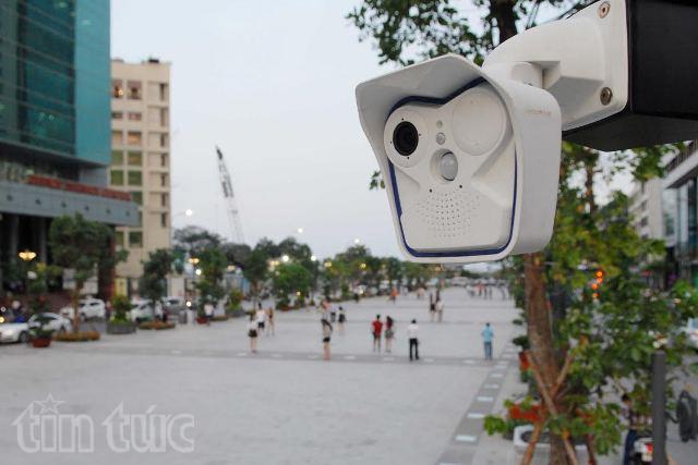 Camera an ninh trên quảng trường đi bộ Nguyễn Huệ ảnh 6