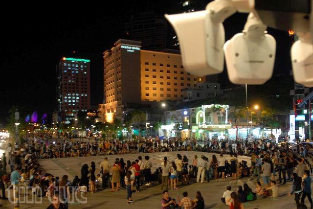 Camera an ninh trên quảng trường đi bộ Nguyễn Huệ ảnh 8