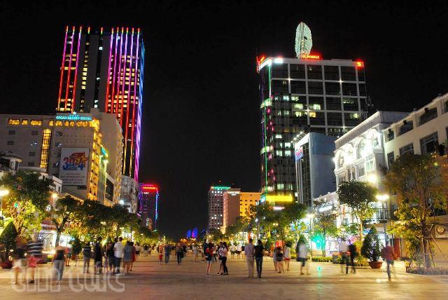 Camera an ninh trên quảng trường đi bộ Nguyễn Huệ ảnh 3