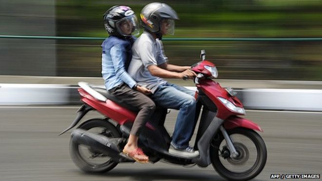 Indonesia cấm nam nữ chưa cưới đi chung xe máy ảnh 1