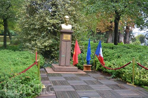 Không gian Hồ Chí Minh và tượng Bác tại thành phố Montreuil ảnh 4