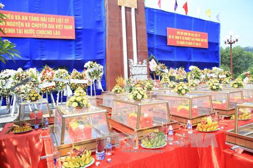 An táng hài cốt liệt sỹ quân tình nguyện Việt Nam hy sinh tại Lào ảnh 3
