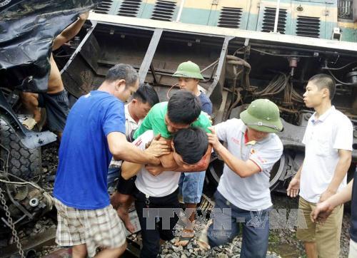 Xe tải va chạm tàu hỏa tại Thái Nguyên ảnh 1