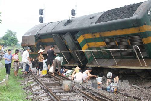Xe tải va chạm tàu hỏa tại Thái Nguyên ảnh 8