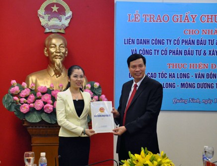 Trao giấy phép đầu tư đường cao tốc Hạ Long-Vân Đồn ảnh 1