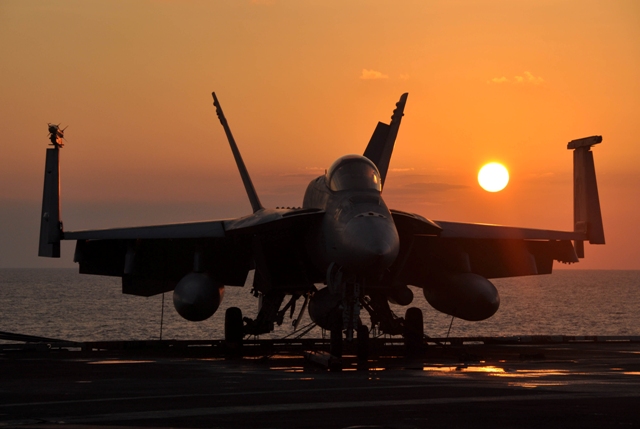 Mỹ phát triển tên lửa đối hạm cho tiêm kích F/A-18 ảnh 1