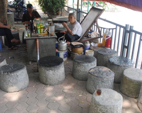 Độc đáo quán trà 'cối đá' giữa Thủ đô ảnh 1