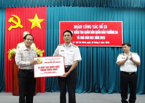 Trà thảo mộc Dr Thanh tặng máy lọc nước cho Trường Sa ảnh 1