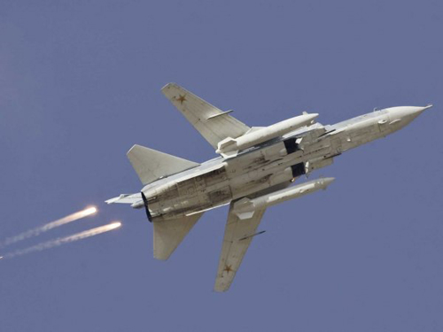 Su-24 Nga ‘chạm trán’ tàu khu trục Mỹ gần Crimea ảnh 1