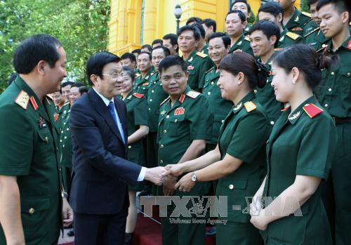 Chủ tịch nước gặp mặt cán bộ, giảng viên Học viện Hậu cần ảnh 1