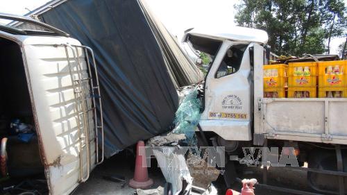 Xe tải đâm liên hoàn, ách tắc kéo dài trên Quốc lộ 14 ảnh 1