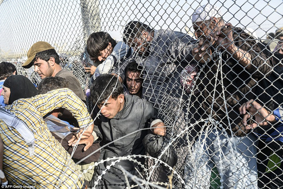 Người tị nạn Syria chạy sang Thổ Nhĩ Kỳ trốn IS ảnh 5