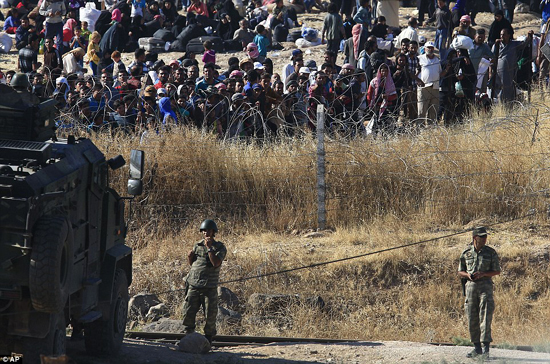 Người tị nạn Syria chạy sang Thổ Nhĩ Kỳ trốn IS ảnh 6