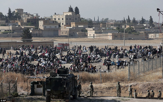 Người tị nạn Syria chạy sang Thổ Nhĩ Kỳ trốn IS ảnh 7