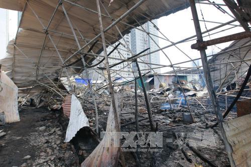 Cháy khu lán trại ở Linh Đàm, cả ngàn công nhân tháo chạy ảnh 1