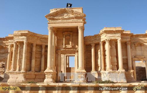 IS cài bom dưới di tích cổ tại Palmyra ảnh 1
