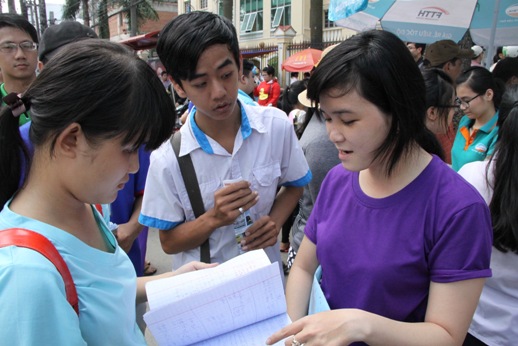 Dịch MERS-Cov vào đề thi Toán ảnh 2