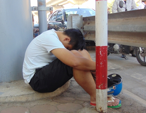 Hai thí sinh phải nhập viện khi làm bài thi ảnh 1