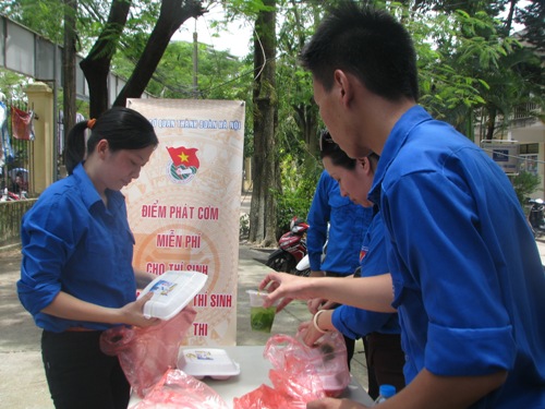 Những suất cơm nghĩa tình mùa thi ảnh 7