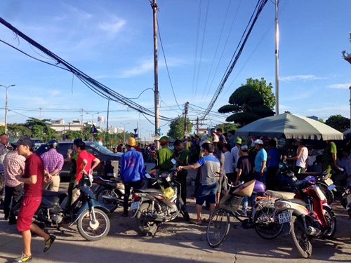 Tàu hỏa đâm ôtô, 6 người thương vong ảnh 1