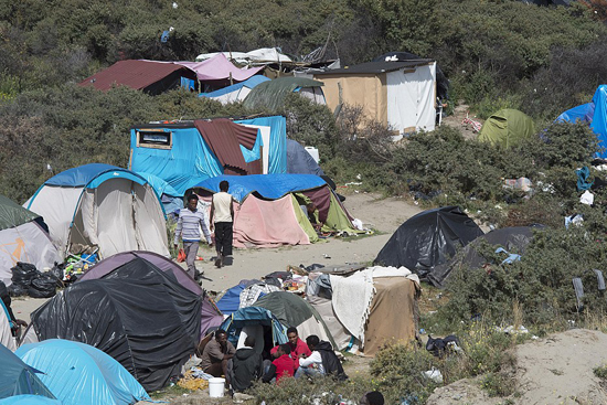 Calais, thành phố nơi mọi người đều muốn rời đi ảnh 11