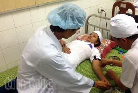 Cấp cứu ngư dân bị đứt rời 3/4 cánh tay ảnh 2