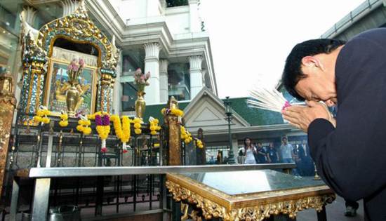 Lý do ngôi đền bị đánh bom tại Bangkok thu hút du khách ảnh 3
