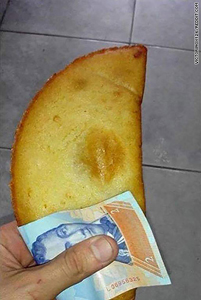 Tiền Venezuela giá trị không hơn một tờ giấy ăn ảnh 1