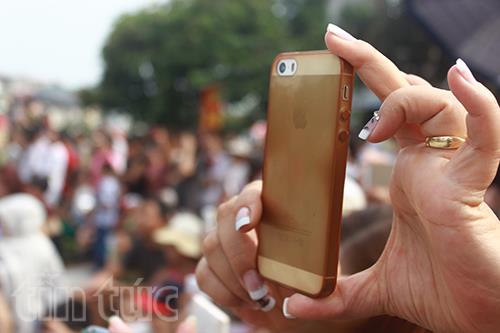 Muôn kiểu dõi theo đoàn diễu binh ảnh 11