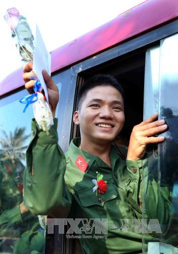 Hình ảnh xúc động trong lễ giao, nhận quân đợt 2 ảnh 4
