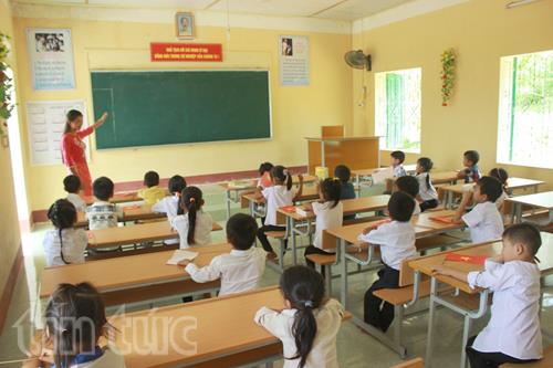TTXVN tặng quà học sinh quê hương cách mạng ảnh 3