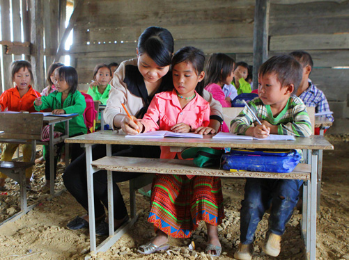 Vượt khó trong phòng học tạm ảnh 1