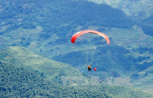 Festival dù lượn "bay trên mùa vàng" tại Yên Bái ảnh 2