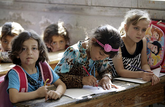 Lớp học trong vùng chiến sự ở Syria ảnh 3