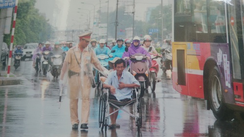 CSGT Hà Nội gần gũi hơn trong lòng dân ảnh 11