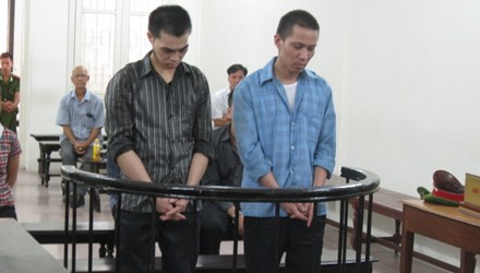 Phạt tù 2 đối tượng cưỡng đoạt tài sản của cảnh sát giao thông ảnh 1