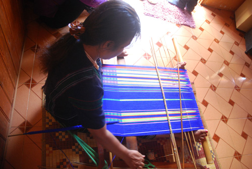 Thổ cẩm dệt tay của người K’ho ảnh 2