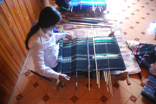 Thổ cẩm dệt tay của người K’ho ảnh 6