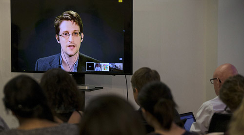 Snowden sẵn sàng ngồi tù để được về Mỹ ảnh 1