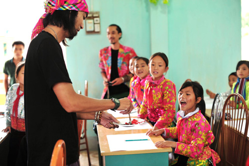 “Sắc đá” với khát vọng cho trẻ em vùng cao ảnh 1