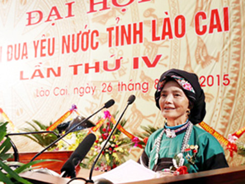 Người phụ nữ Bố Y giữ gìn văn hóa dân tộc ảnh 1