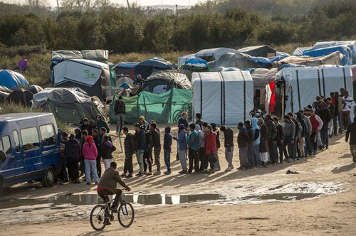 Pháp: 400 người nhập cư được đưa khỏi "rừng rậm" Calais ảnh 2