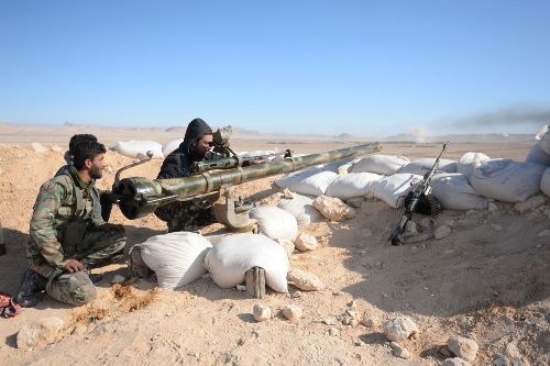 Binh sĩ Syria chiến đấu trên đống đổ nát Palmyra ảnh 4
